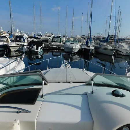 Bateau Sainte Maria Úszó hotel *